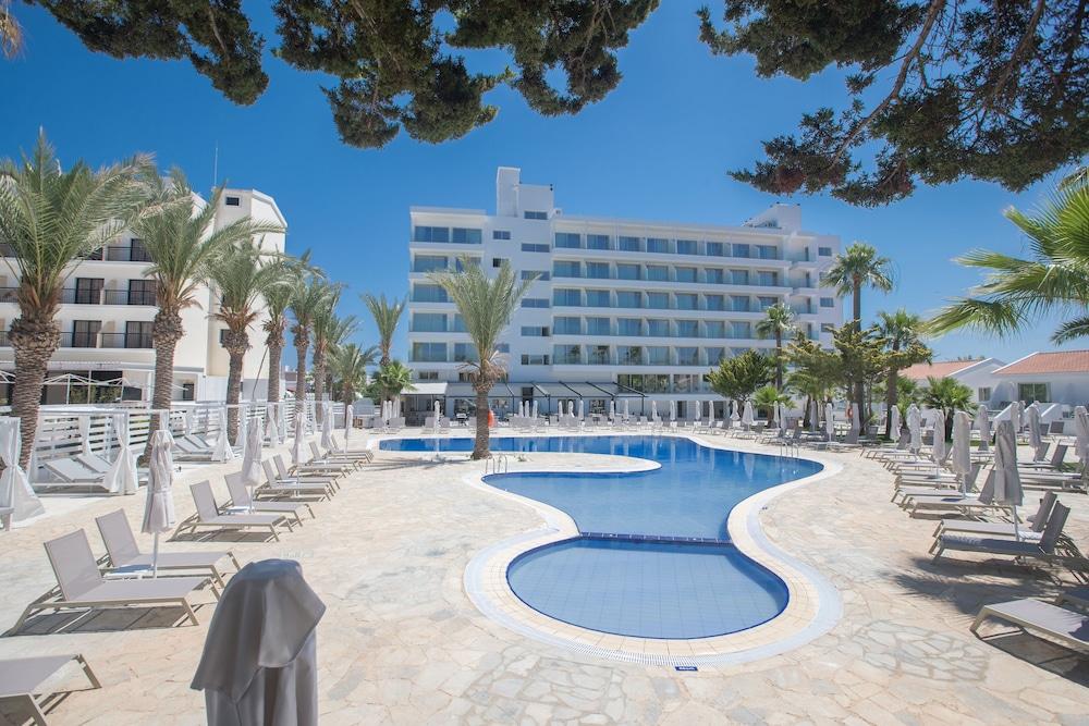 Bohemian Gardens Hotel Protaras Exterior photo